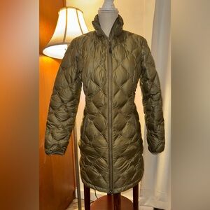 Women's Iridescent Olive Quilted Goose Down Puffer Jacket Size S Midi Length